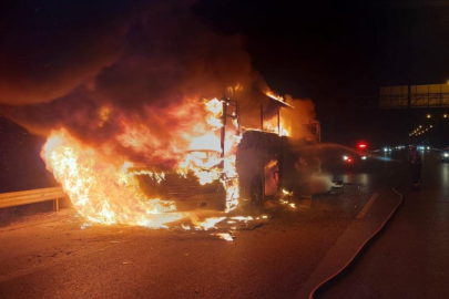 Yolcu otobüsü alev aldı, yolcular canlarını zor kurtardı