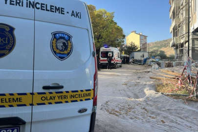 Ağırlığa dayanamayan çatı çöktü: 1 işçi hayatını kaybetti