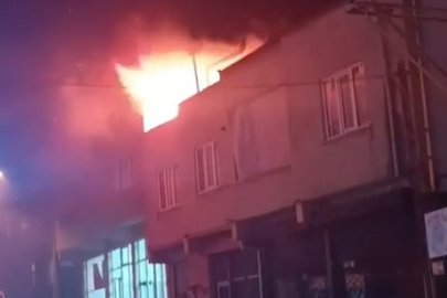 Bursa'da bir evin çatısı alev alev yandı