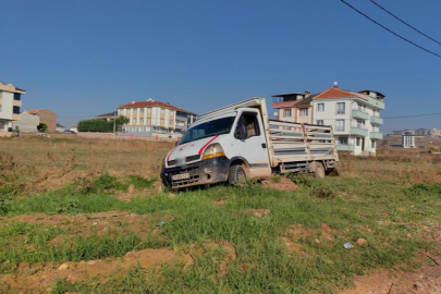 Arıza yapan kamyonetin altına bakarken kamyonetin altında kaldı