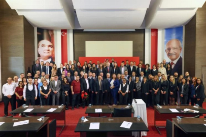 Kılıçdaroğlu, parti genel merkezinde personelle vedalaştı