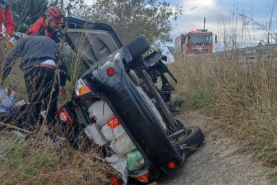 Bursa'da otomobil refüje uçtu: 3 yaralı