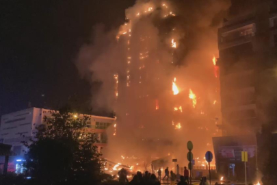 Bursa'da 10 katlı iş merkezi alev alev yandı