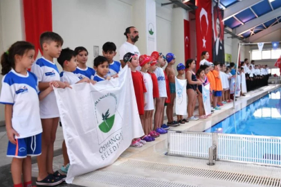 Minik yüzücüler kulaçlarını Atatürk’ü anmak için attı