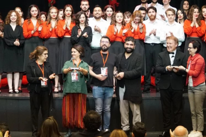 Tiyatro coşkusuna muhteşem final