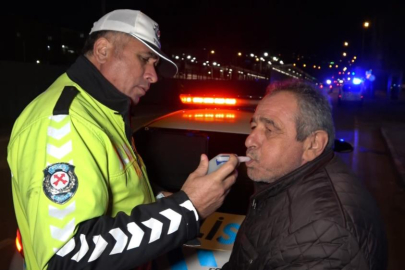 Alkollü yakalanmamak için şoför koltuğuna arkadaşını geçirdi, cezadan kaçamadı