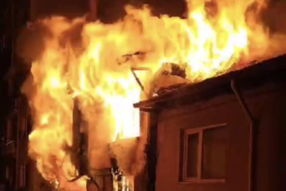 Devrilen ısıtıcıdan çıkan yangın evi küle çevirdi: 1 yaralı