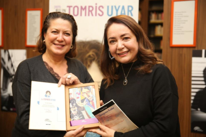 Sevilen oyuncu öğrencilere öykü okudu