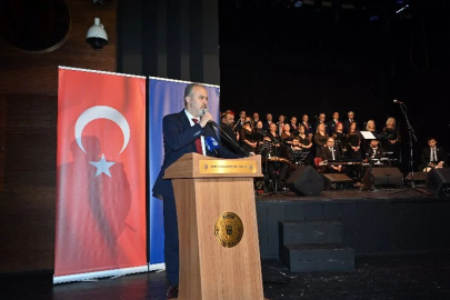 Muhtarlık mührünü sahnede vurdular