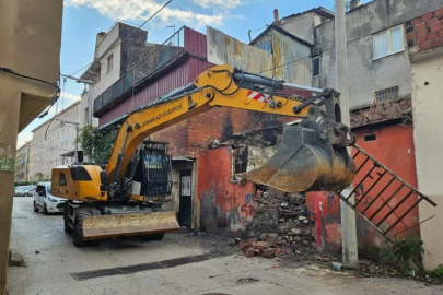 Osmangazi metruk binalardan temizleniyor