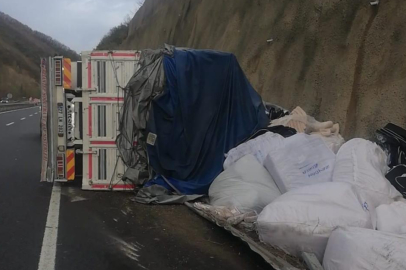 Bursa’da tır ile çarpışan kamyon devrildi: 1 yaralı