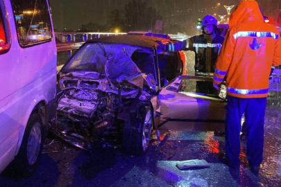 5 araç zincirleme trafik kazasına karıştı: 1 ölü, 5 yaralı