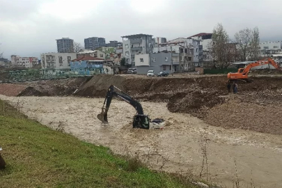 Azgın sel sularında can pazarı