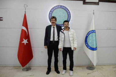 Olimpiyat gururu Eray Şamdan, üniversitesini temsil etmeyi sürdürecek