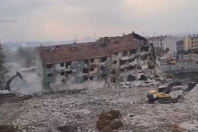 Bursa'da 4 katlı bina saniyeler içerisinde yerle bir oldu