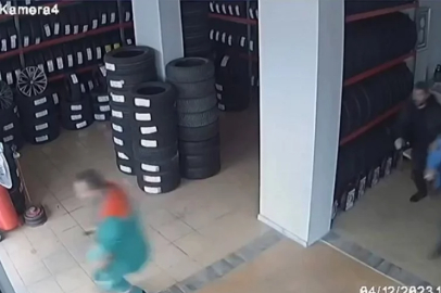 Deprem anı güvenlik kameralarına yansıdı