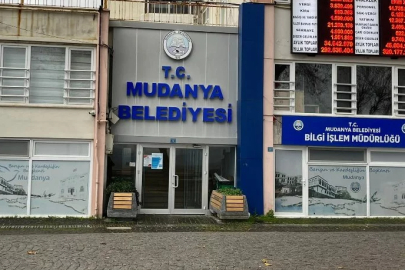 Depremden sonra Mudanya Belediyesi tedbir amaçlı boşaltıldı