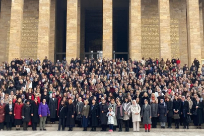 Bakan Göktaş ve beraberindeki heyet Anıtkabir'i ziyaret etti
