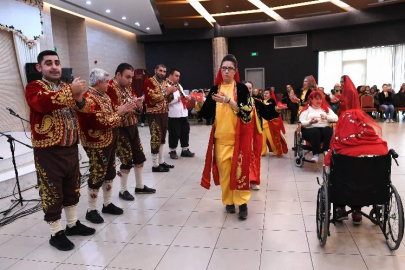 Usta sanatçılara taş çıkardılar