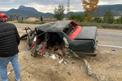 Otomobil hurdaya döndü: 1'i ağır 5 yaralı