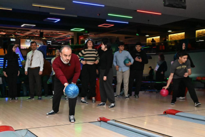 Bursa’da liseliler bowlingle stres atıyor