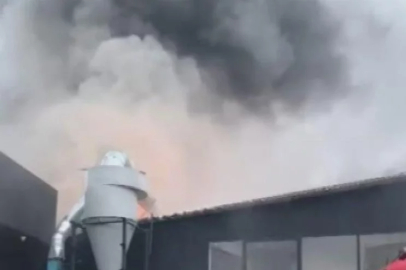 Bursa'da mobilya imalathanesinde yangın paniği