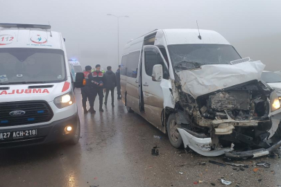 Yolcu minibüsü vince çarptı: 9 yaralı