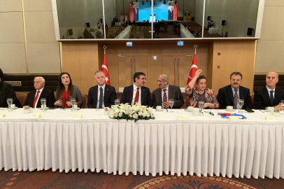 Cumhurbaşkanı Yardımcısı Cevdet Yılmaz Alevi-Bektaşi temsilcileriyle bir araya geldi