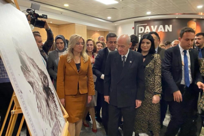 MHP lideri Bahçeli, “Yeni Yüzyılın Kara Kalem Sergisi”ne katıldı