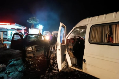 İki otomobil kafa kafaya çarpıştı: 7 yaralı