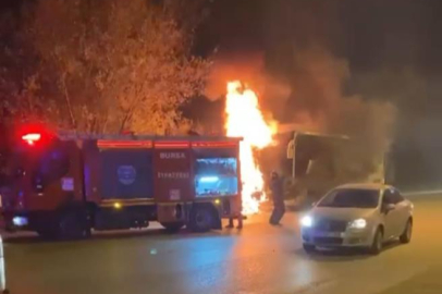 Seyir halindeki servis otobüsü alev alev yandı