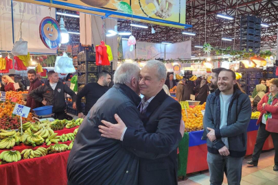 Şükrü Erdem kucaklaşıyor