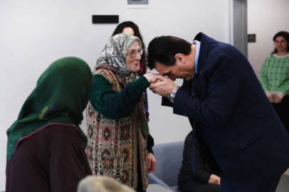 Başkan Dündar, huzurevi sakinlerinin yüzünü güldürdü