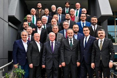 Bursa Belediye Başkanı Alinur Aktaş, Bursaspor’u ziyaret etti