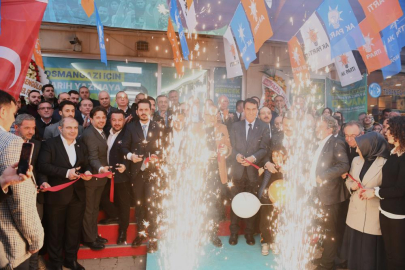 Mustafa Dündar sevgisi caddeye sığmadı