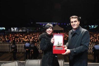 Aydilge şarkıları ile Bursa’yı salladı