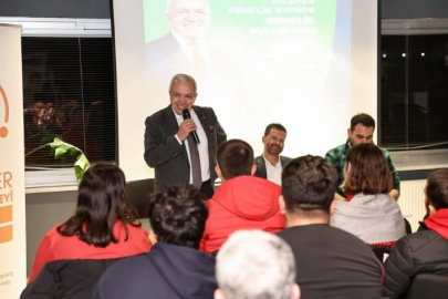 Şadi Özdemir üniversiteli gençlerle buluştu