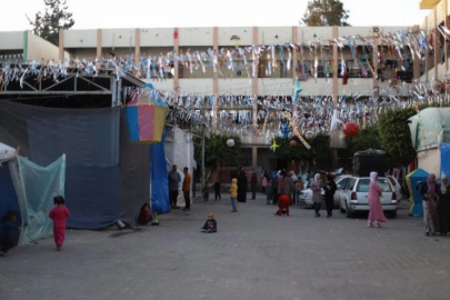 Gazze’de ilk teravih çadırlar arasında kılındı