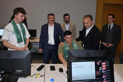 Başkan Aktaş, sahuru gençlerle kütüphanede yaptı