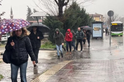 Bursa’da şiddetli yağmur hayatı olumsuz etkiledi