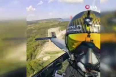 SOLOTÜRK Çanakkale Şehitlerini selamladı