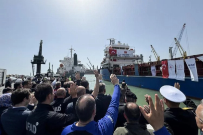 8. "İyilik Gemisi" Gazze'ye uğurlandı