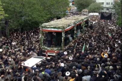 İran halkı Cumhurbaşkanı Reisi'ye veda ediyor