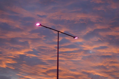 Bursa'da sokak lambaları, meme kanseri farkındalığı için pembe yandı