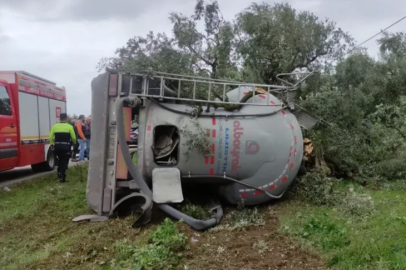 Bursa'da çimento yüklü tanker devrildi