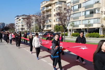 Bursa'da teröre lanet, "Yaşasın Cumhuriyet" yürüyüşü