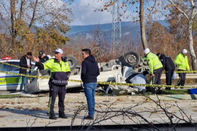 Bursa'da takla atan kamyonet 2 kişiye mezar oldu