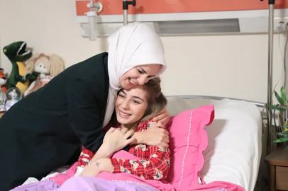 Bakan Göktaş, AK Partili Ayşenur Gök'ü ziyaret etti