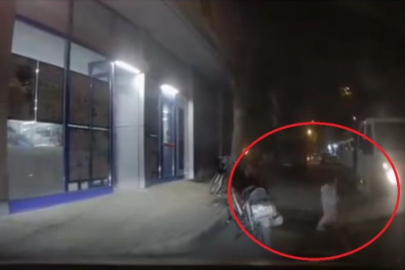 Bursa'da minik kız, otomobilin altında kalmaktan kıl payı kurtuldu