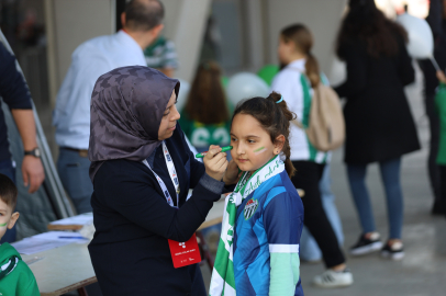 Çocuklar Bursaspor coşkusunu Büyükşehir’le yaşadı